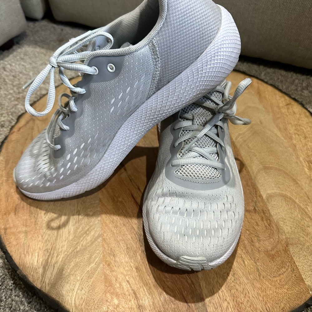 Under Armour Women's Light Gray Athletic Running Shoes